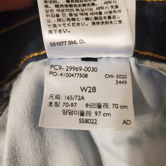 LEVI'S Dark Wash Classic Bermuda Shorts Size 28 - Picture 5 of 6